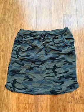 Sundry Olive & Black Camo Drawstring Mini Skirt w pockets